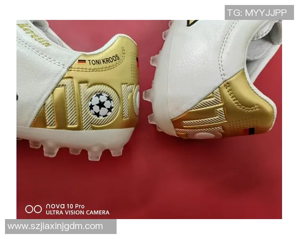 球星专属足球鞋大揭秘 个性与科技如何成就绿茵传奇 球星专属足球鞋大揭秘 个性与科技如何成就绿茵传奇